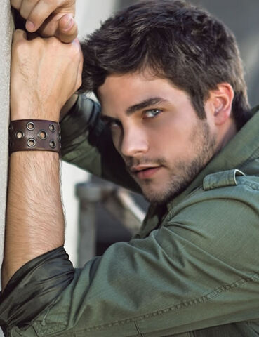 File:Brant-daugherty-cuff.jpg