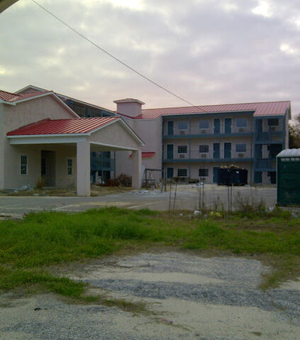 File:Rundown Hotel..jpg