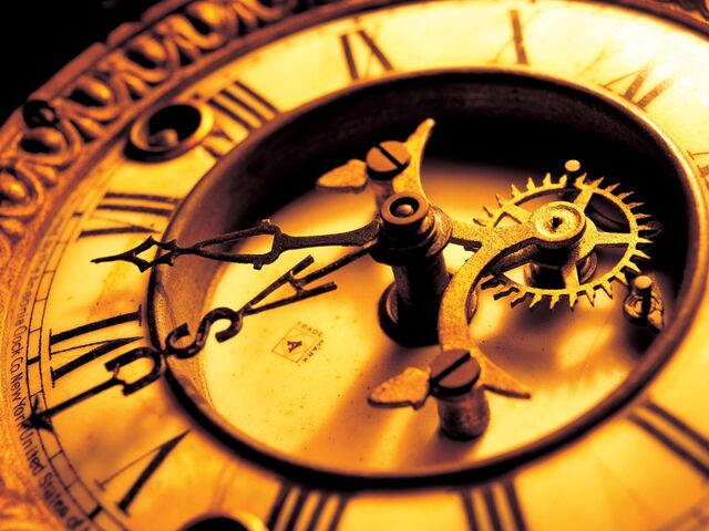 File:Antique mechanical clock.jpg
