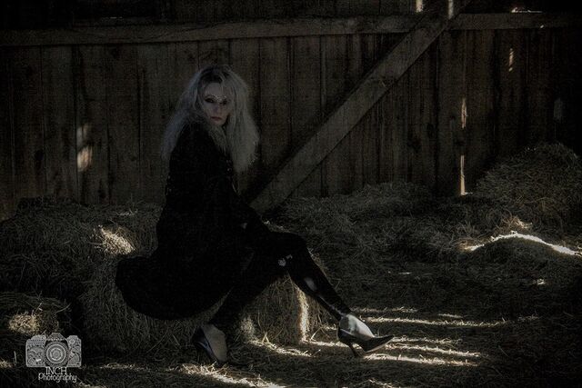 File:Me in barn love.jpg