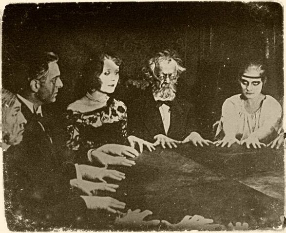 Datei:Seance.jpg