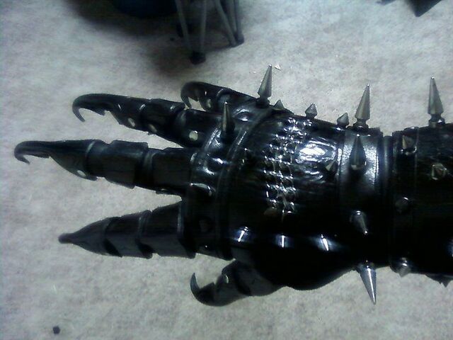 File:Clawed Gauntlet.jpg