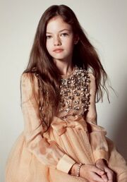 Mackenzie Foy profile.jpg
