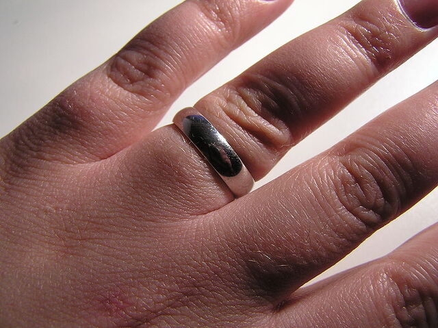 File:800px-Weddingring.jpg