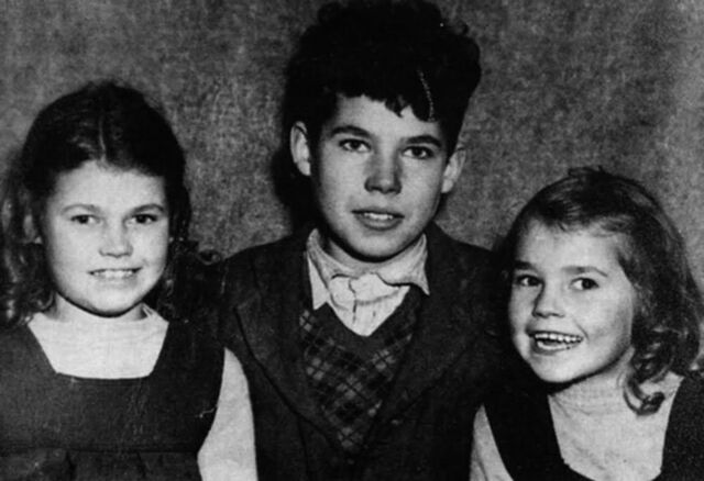 File:Fred and Sisters.jpg