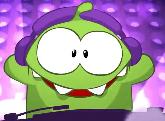 File:Om Nom With Headphones On The Cut The Rope DJ Update.jpg