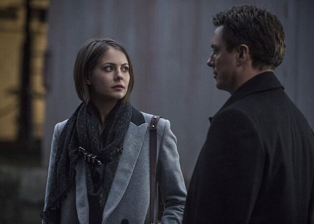 File:Malcolm-tells-thea-that-they-need-to-leave.jpg