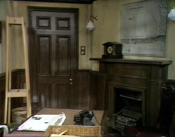 File:Bank office.jpg