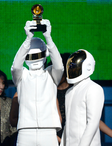 Archivo:Wikia-Visualization-Add-2,esdaftpunk.png