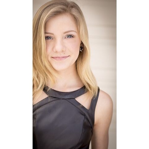 File:Paige photoshoot 2014-03-23.jpg
