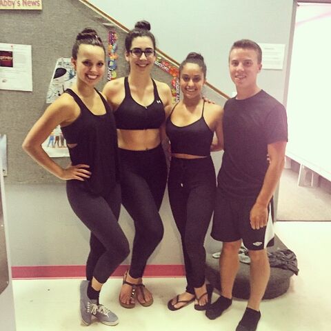 File:Katherine last day of dance with seniors Payton Olivia and Ian.jpg