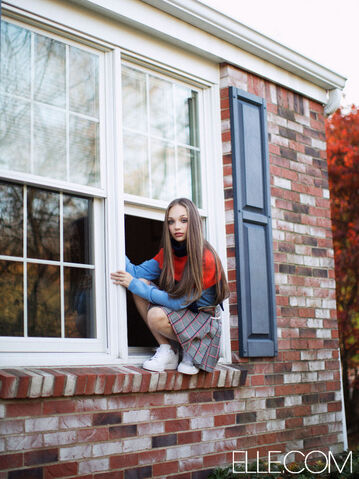 File:Maddie Ziegler Elle magazine.jpg