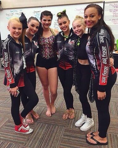 File:625 Girls w fan.jpg