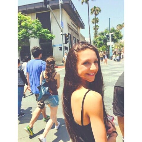 File:Tessa shoulder look 2015-05-29.jpg