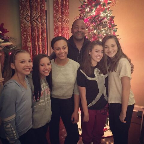 File:712 Girls with Zieglers.jpg