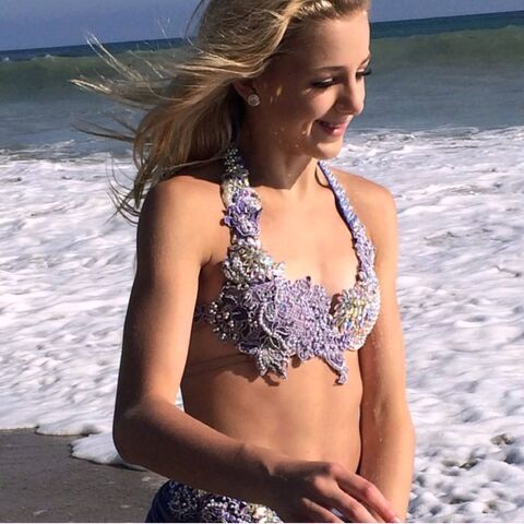 File:Chloe on Sharkcookie set.jpg