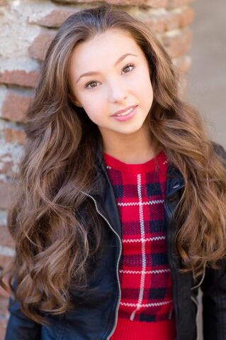 File:Sophia Lucia Twitter 10Dec2014.jpg