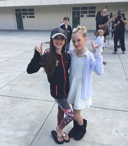 File:721 Ariana and Maesi.jpg