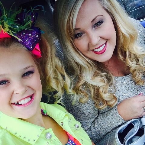 File:JoJo and Jessalynn 2014-11-09.jpg