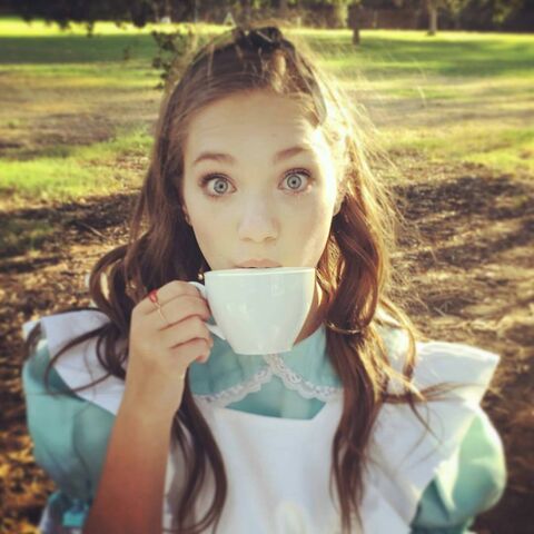 File:TIW Maddie BTS.jpg