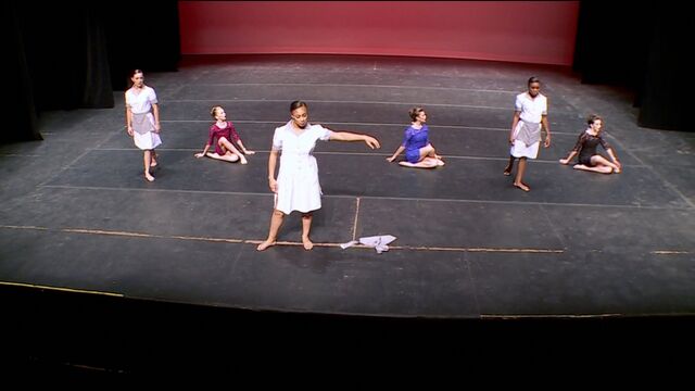 File:707 Group Dance 2.jpg