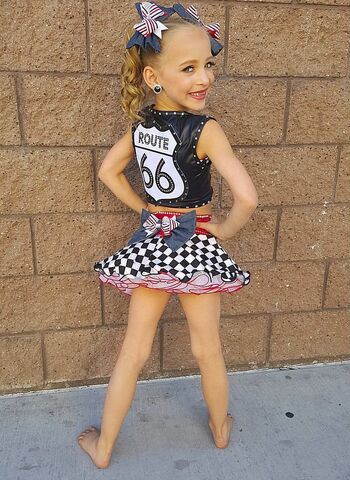 File:709 Lilliana solo costume.jpg