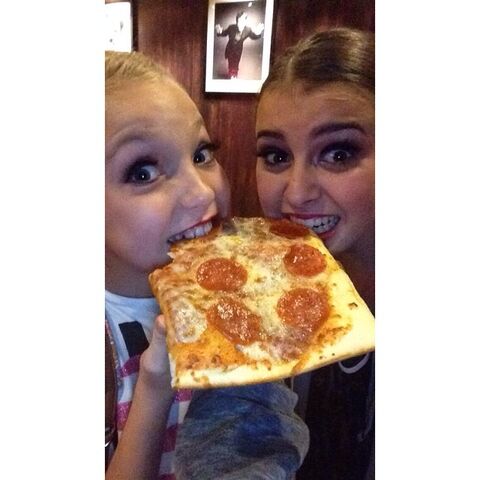 File:Kalani to Brynn on birthday 2014-07-01.jpg
