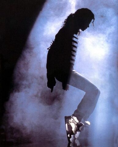 File:Michael-Jackson-moonwalk-9352583-500-623.jpeg
