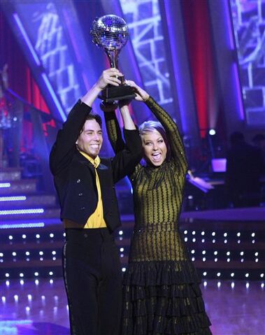 File:Apolo-julianne-win.jpg