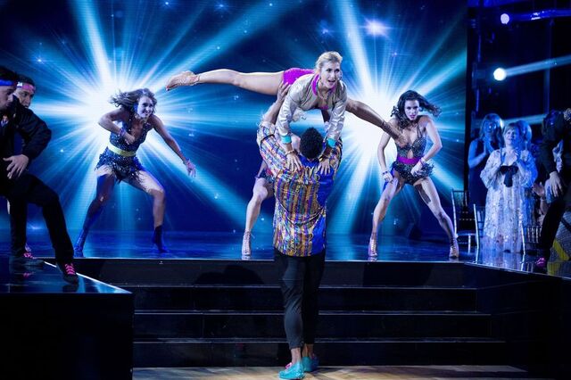 File:Rashad and Emma S24 Week 10 Finale Night 1 Freestyle 7.jpg