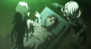 Seiko deteniendo a Mikan