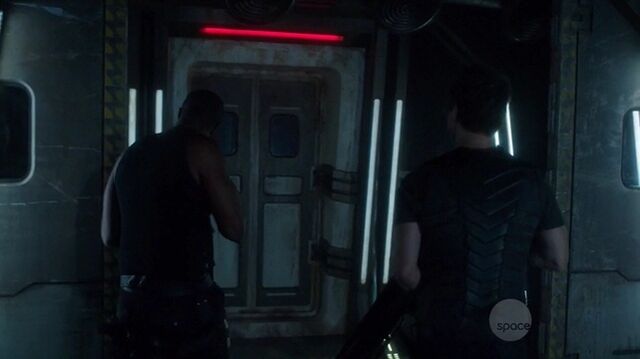 File:S01e01 113.jpg