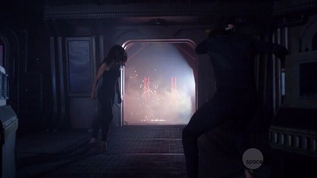 File:S01e01 33.jpg