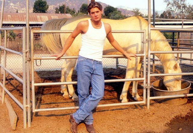 File:Jensen Ackley 1999 by Barry King-15.jpg