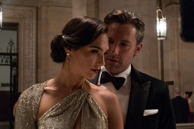 ファイル:Diana Prince and Bruce Wayne.jpg