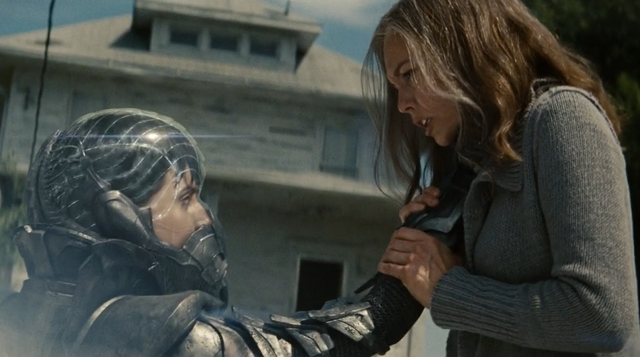 File:Faora lifts martha.png