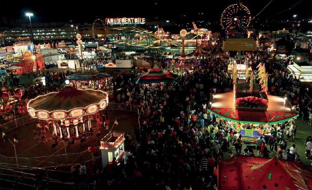 File:Amusement Mile.jpg