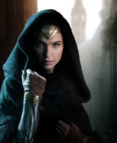 File:Wonder Woman in a cloak.png