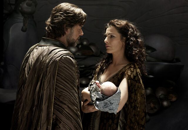 File:Jor-El and Lara farewell their son.jpg