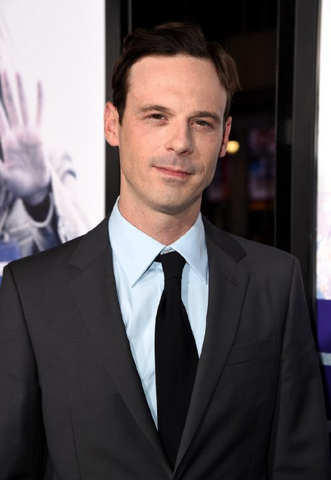 Archivo:Scoot McNairy.png