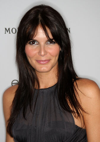 File:Angie Harmon.jpg
