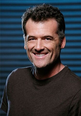 File:Bruce Thomas.jpg