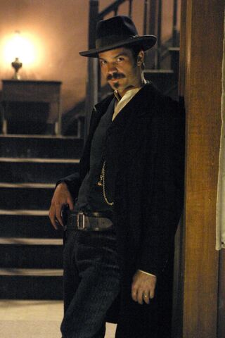 File:Seth-Bullock-deadwood-19908775-1707-2560.jpg