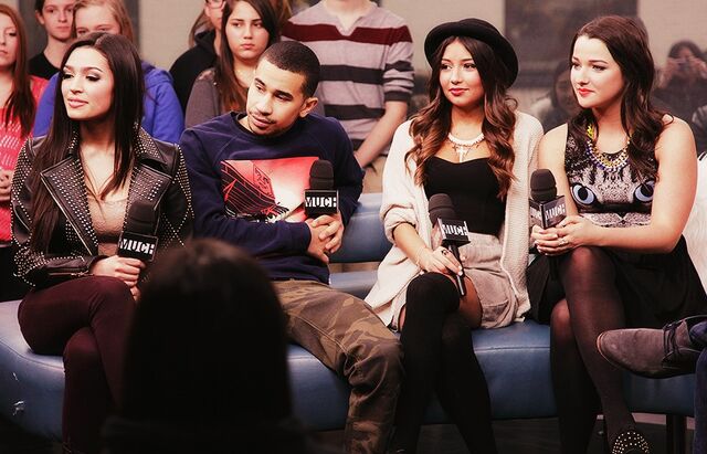File:Degrassi cast photo spam - 31.jpg