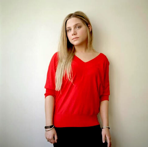File:Lauren collins red shirt.jpg