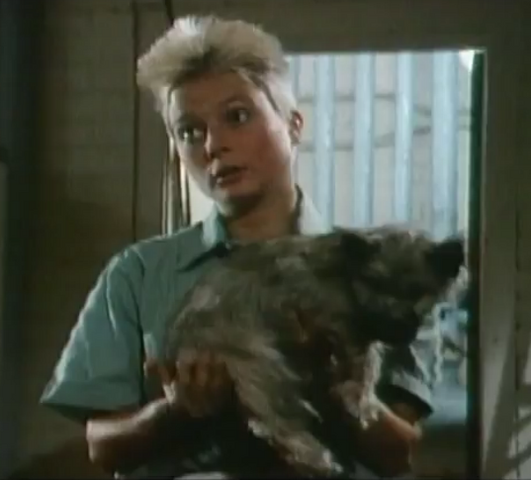 File:Louella finds the doggy.png