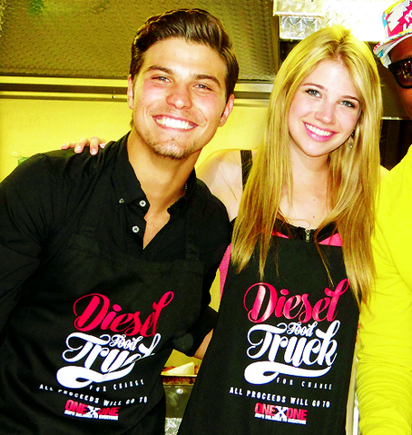 File:Luke and Sarah.png