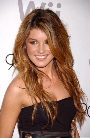 File:ShenaeGrimes 90210-Season-Wrap-Party Vettri.Net-06.jpg