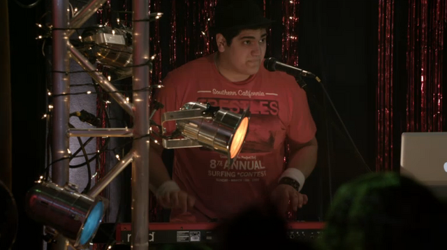 File:Mo dropping the beats.png