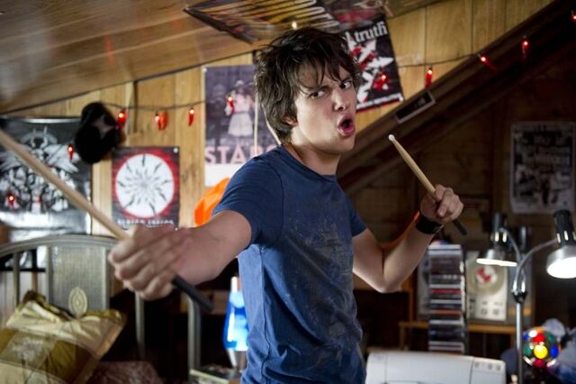 File:Devon-bostick-e-rodrick-heffley-nel-film-diario-di-una-schiappa-2-210978.jpg